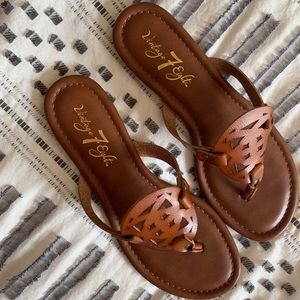 Vintage 7 Eight Caryn cognac sandals